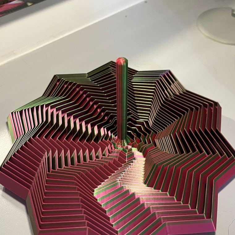 Prato decorativo 3D em espiral rosa e verde