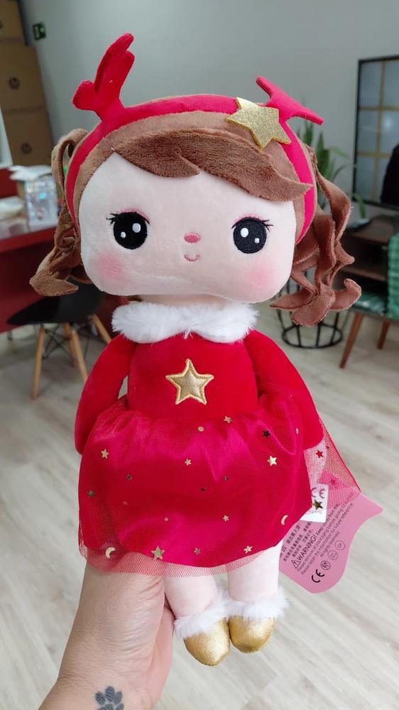 Boneca de pano natalina com vestido vermelho e estrela dourada