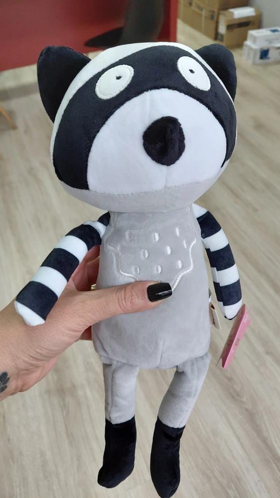 Pelúcia guaxinim listrado preto e branco